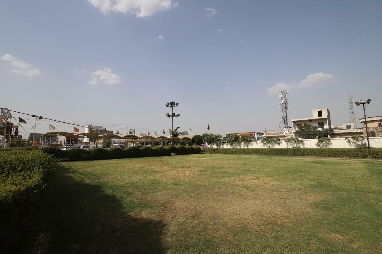 Hotel Deep Palace Jind Exteriér fotografie